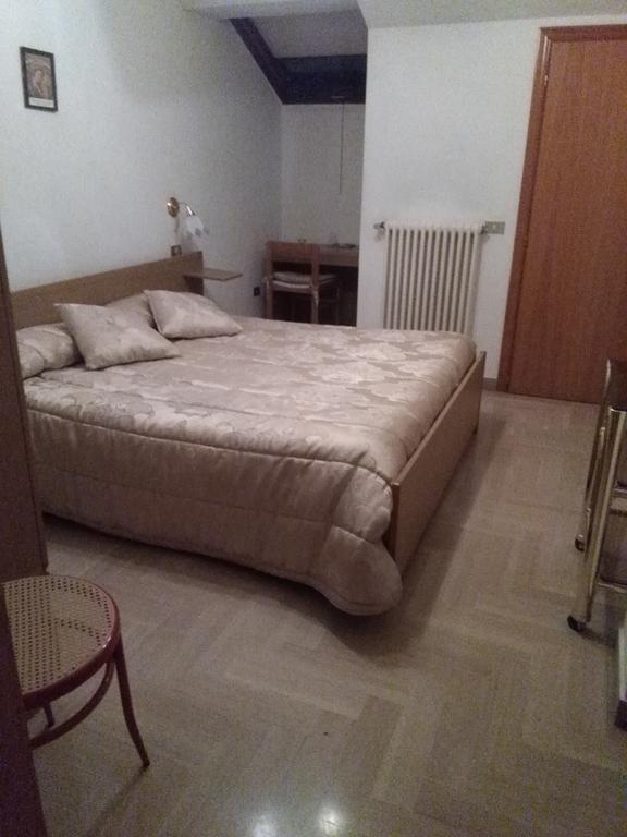 Affittacamere Via Carducci Gubbio Exteriör bild
